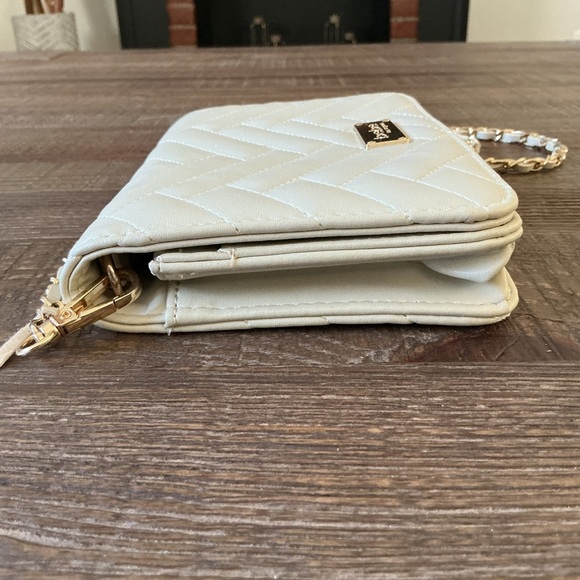 Bebe Sophia quilted crossbody quilted bag with gold detail - Picture 8 of 14